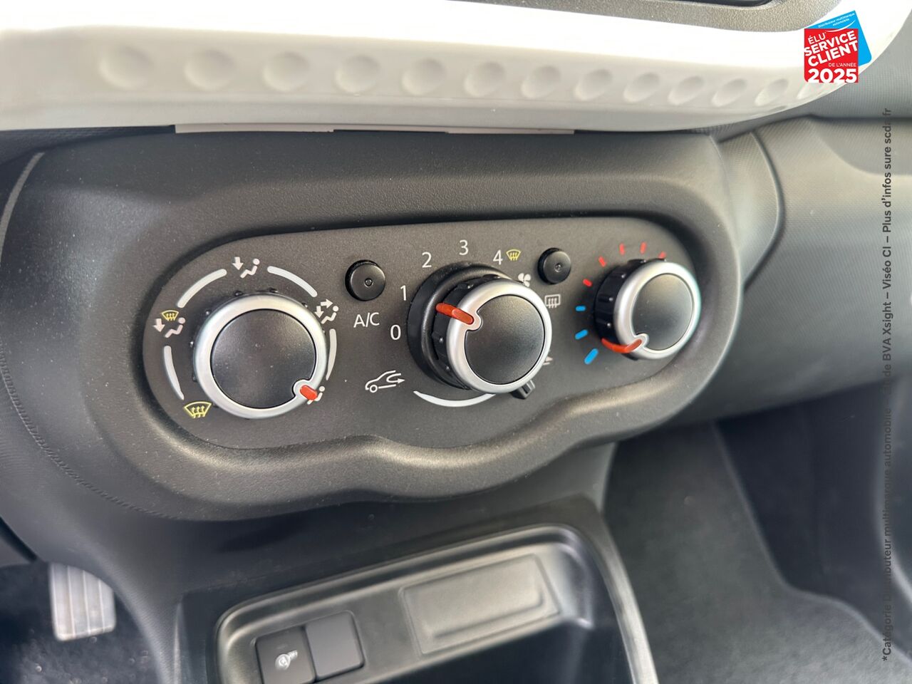 Véhicule d'occasion RENAULT TWINGO 1.0 SCE 65CH LIMITED - 21MY chez Opel Dijon