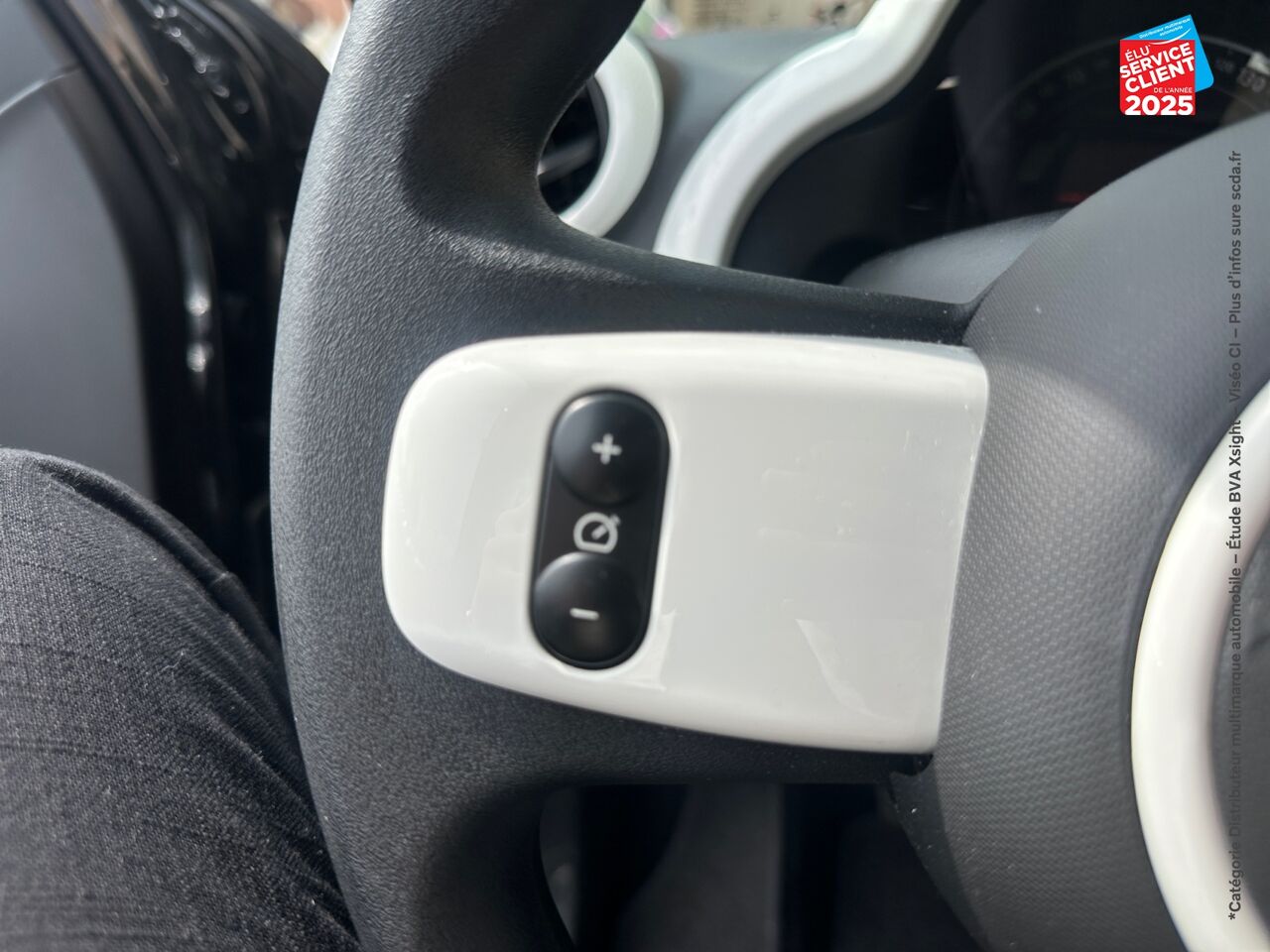 Véhicule d'occasion RENAULT TWINGO 1.0 SCE 65CH LIMITED - 21MY chez Opel Dijon