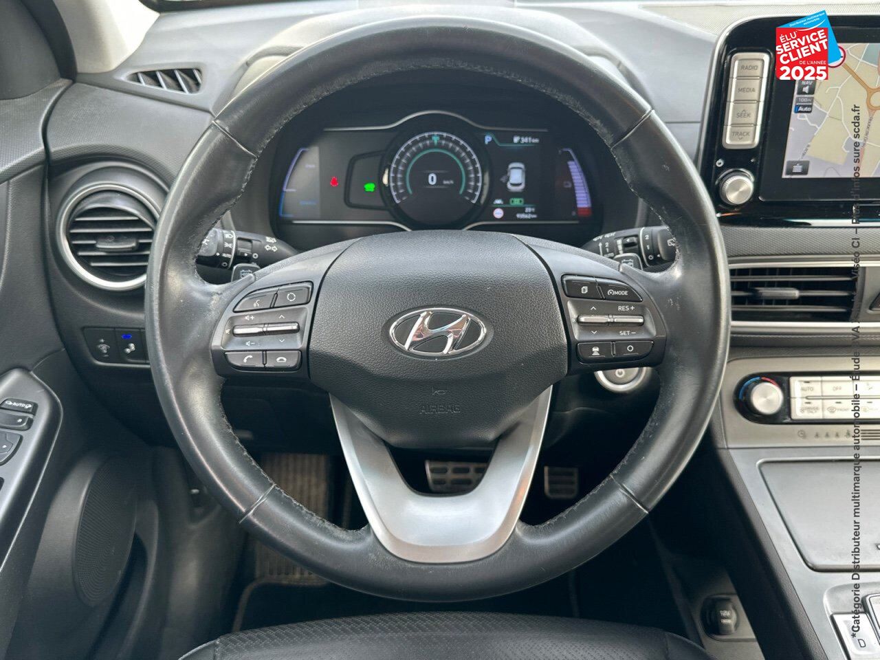Véhicule d'occasion HYUNDAI KONA ELECTRIC 204CH EXECUTIVE EURO6D-T EVAP SIEGES CHAUF/CUIR GPS CAMERA CARPLAY chez Hyundai Epernay