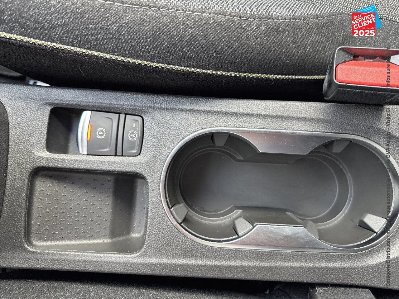 Véhicule d'occasion RENAULT CAPTUR 1.6 E-TECH FULL HYBRID 145CH TECHNO chez Opel Verdun