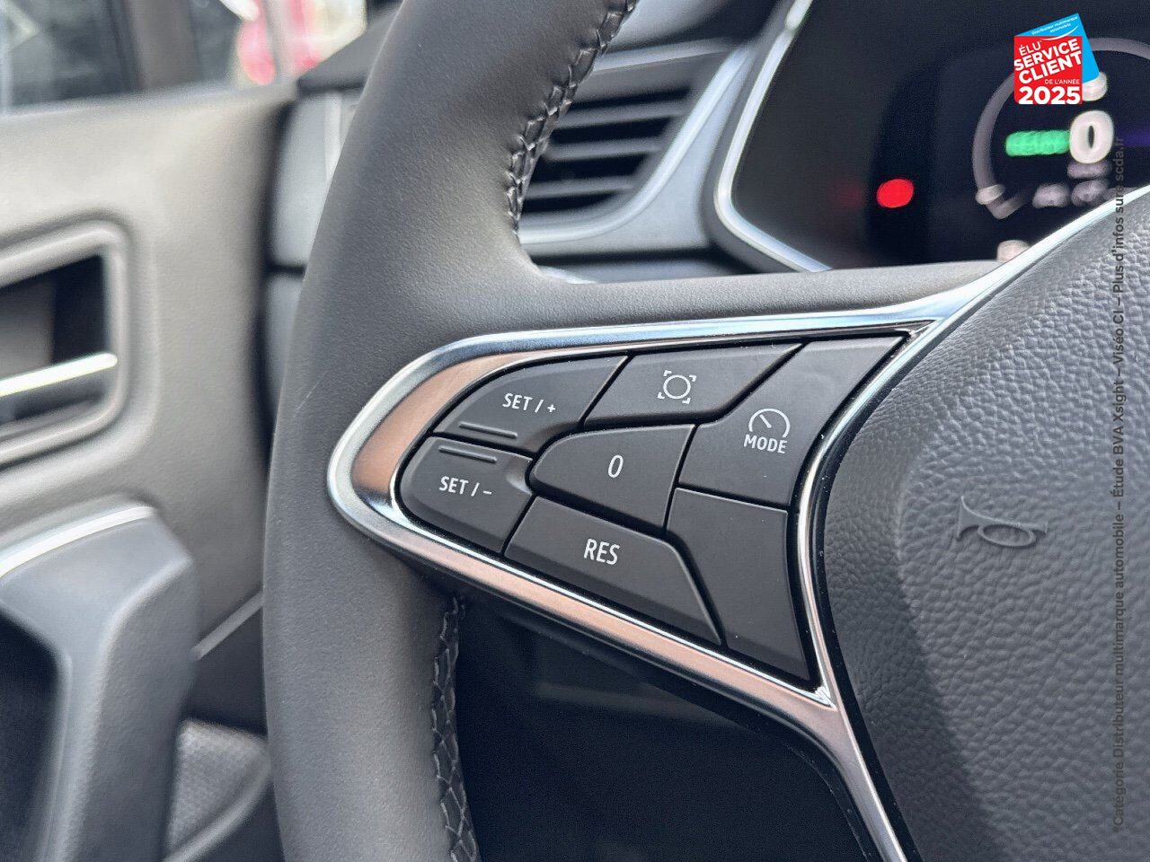 Véhicule d'occasion RENAULT CAPTUR 1.6 E-TECH FULL HYBRID 145CH TECHNO chez Opel Verdun