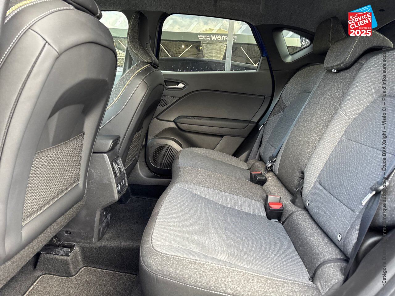 Véhicule d'occasion RENAULT CAPTUR 1.6 E-TECH FULL HYBRID 145CH TECHNO chez Opel Verdun