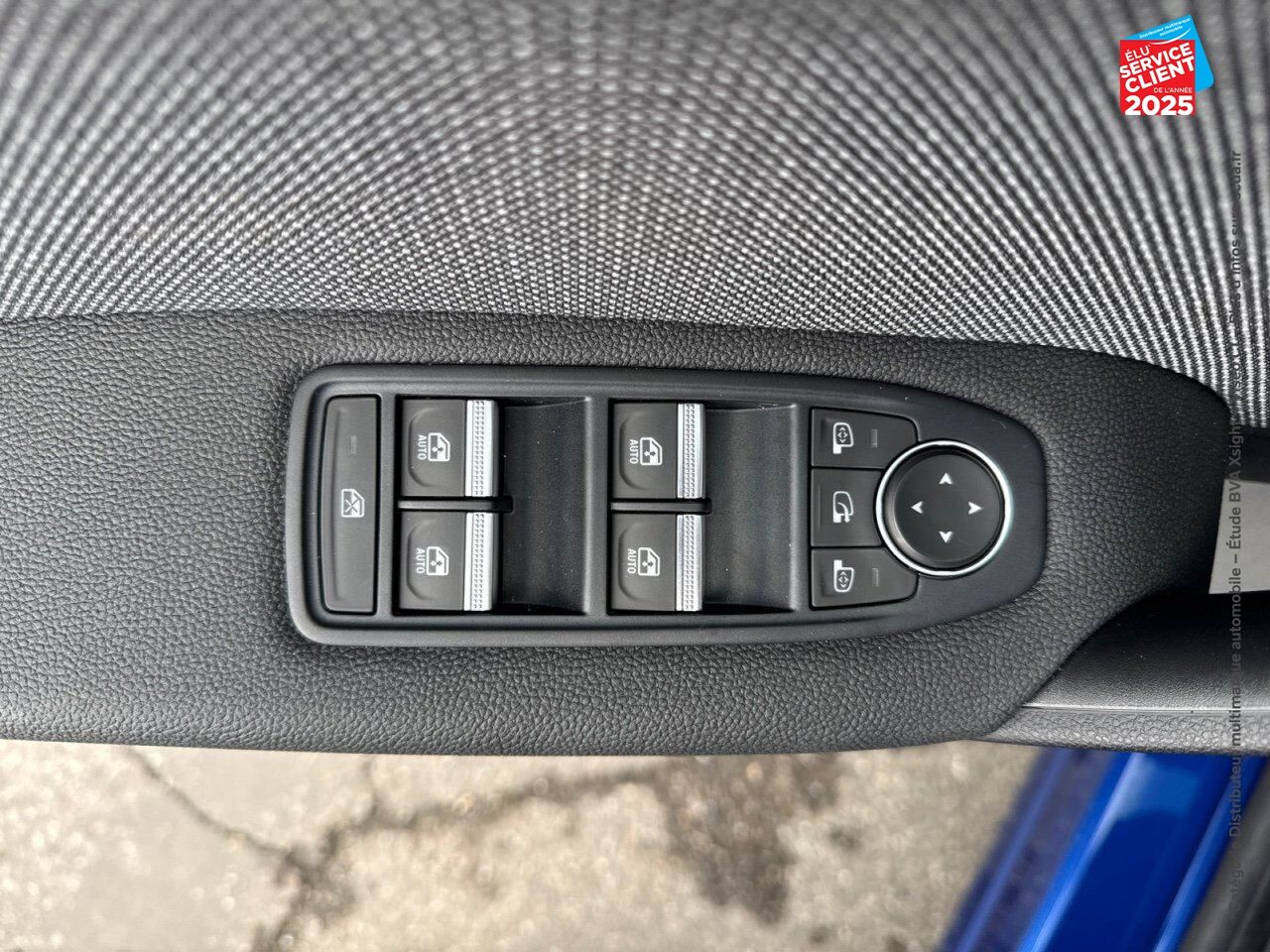 Véhicule d'occasion RENAULT CAPTUR 1.6 E-TECH FULL HYBRID 145CH TECHNO chez Opel Verdun