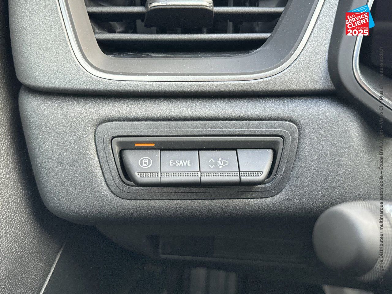 Véhicule d'occasion RENAULT CAPTUR 1.6 E-TECH FULL HYBRID 145CH TECHNO chez Opel Verdun