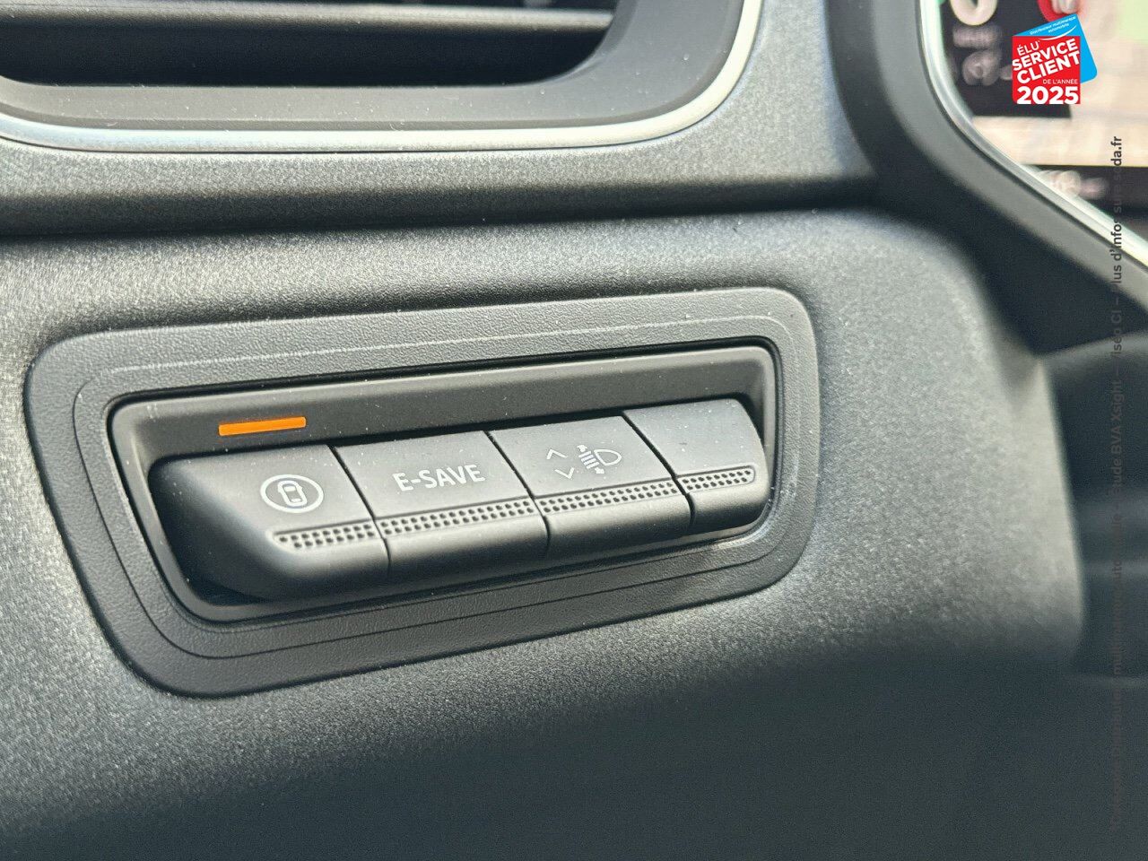 Véhicule d'occasion RENAULT CAPTUR 1.6 E-TECH FULL HYBRID 145CH TECHNO chez Opel Verdun