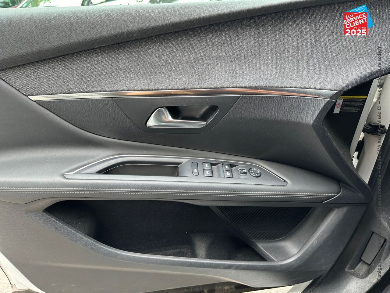 Véhicule d'occasion PEUGEOT 3008 1.2 PURETECH 130CH SS GT LINE EAT8 chez Toyota Saint Dizier