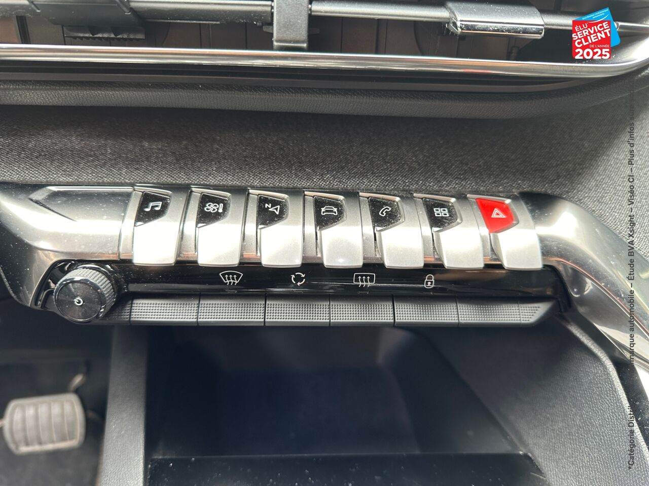 Véhicule d'occasion PEUGEOT 3008 1.2 PURETECH 130CH SS GT LINE EAT8 chez Toyota Saint Dizier