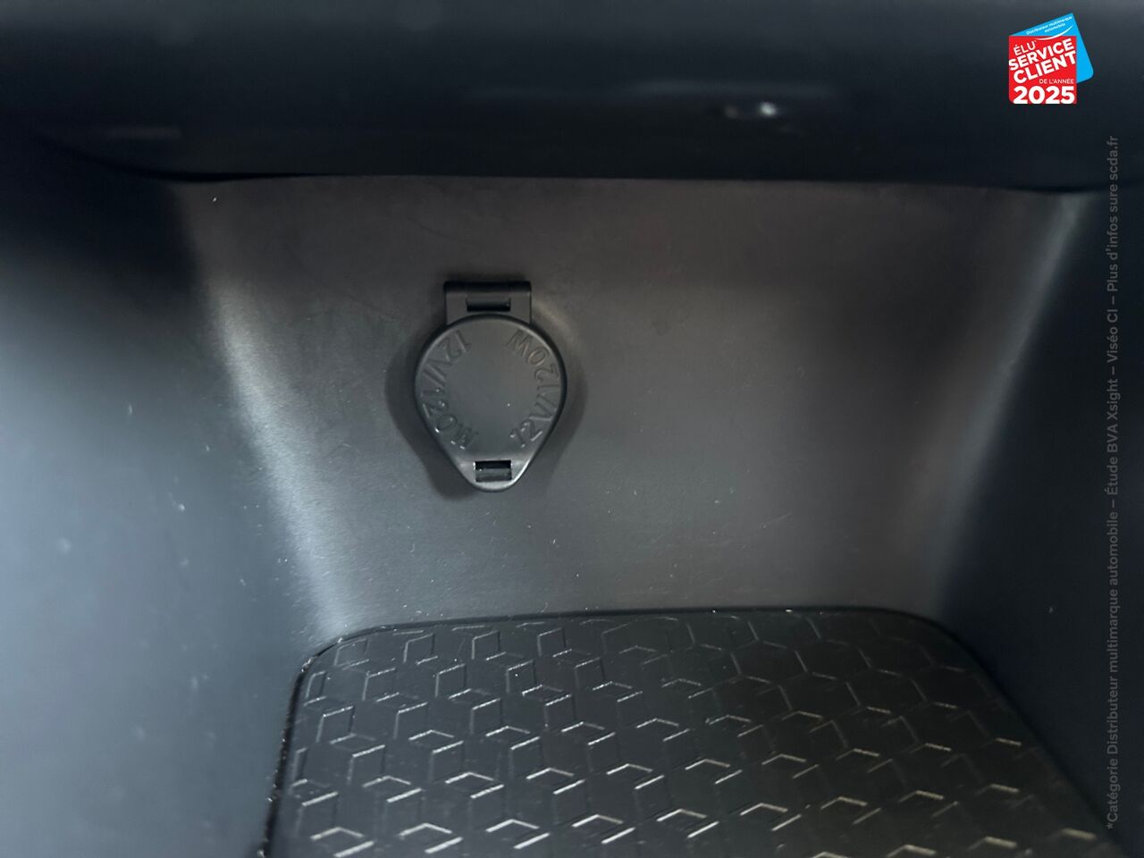 Véhicule d'occasion TOYOTA YARIS 116H DESIGN 5P CAMERA CARPLAY chez Toyota Besançon