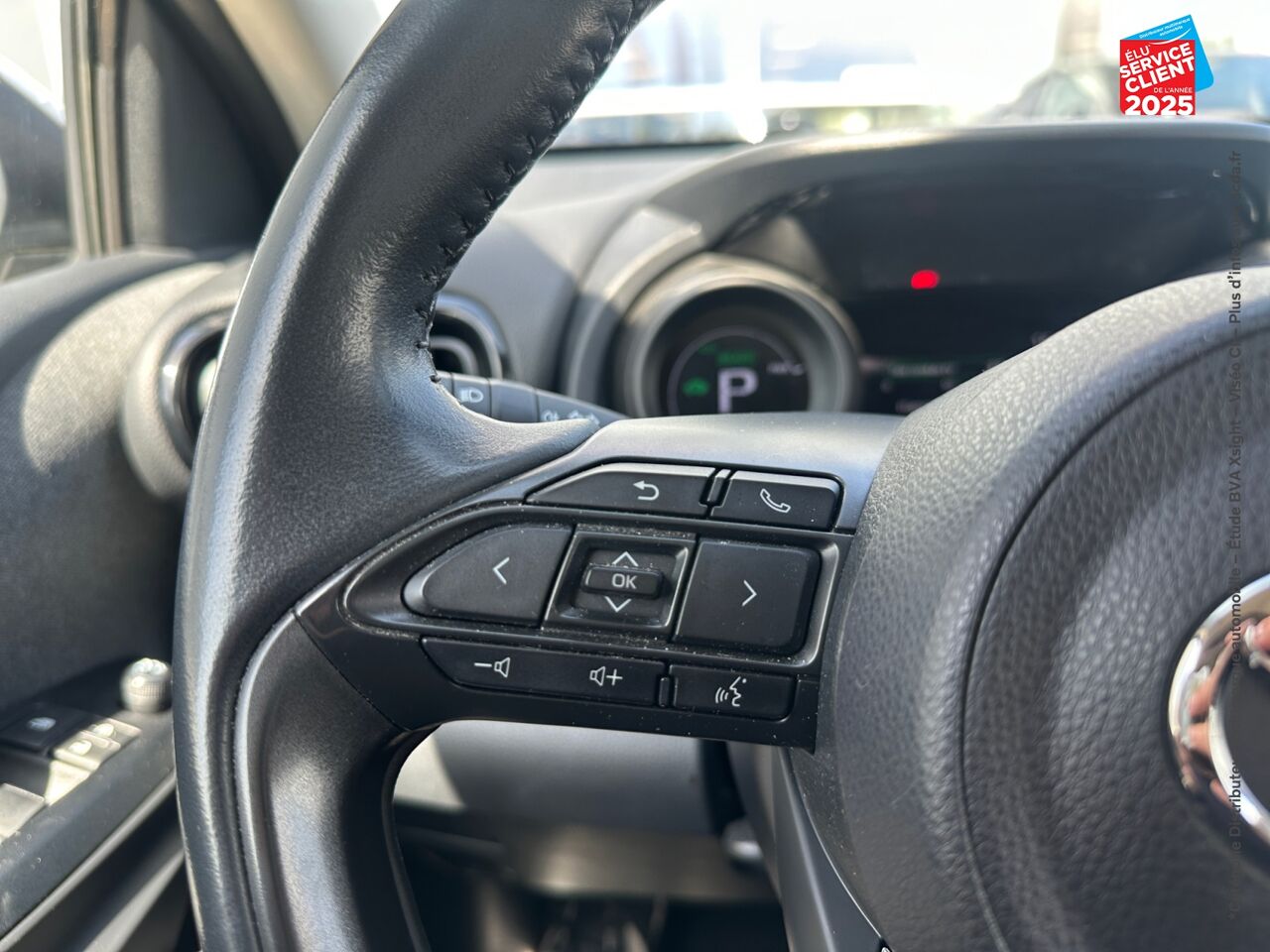 Véhicule d'occasion TOYOTA YARIS 116H DESIGN 5P CAMERA CARPLAY chez Toyota Besançon