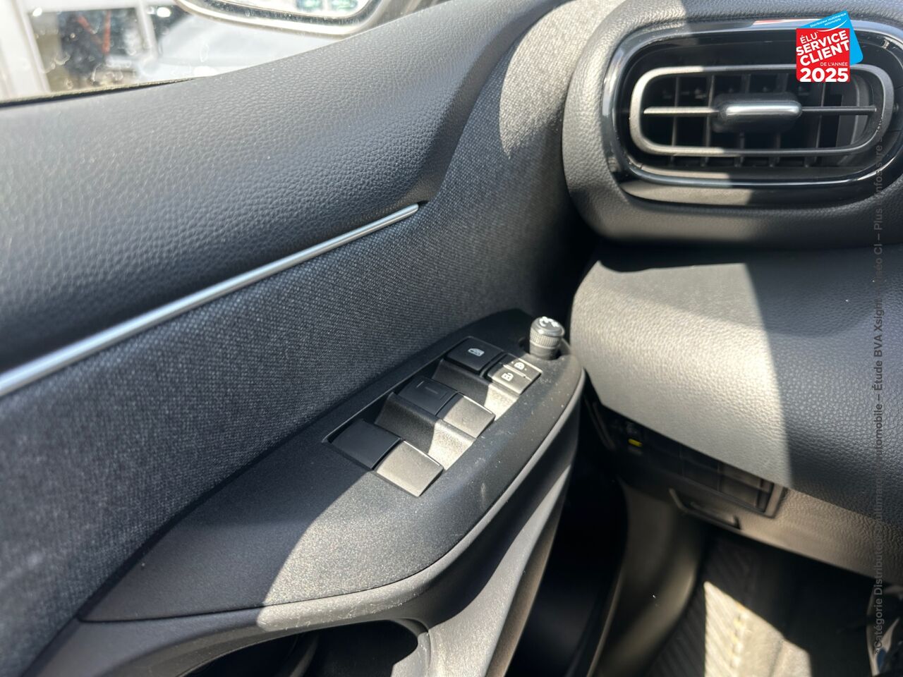 Véhicule d'occasion TOYOTA YARIS 116H DESIGN 5P CAMERA CARPLAY chez Toyota Besançon