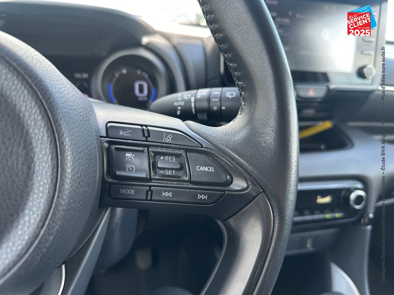Véhicule d'occasion TOYOTA YARIS 116H DESIGN 5P CAMERA CARPLAY chez Toyota Besançon
