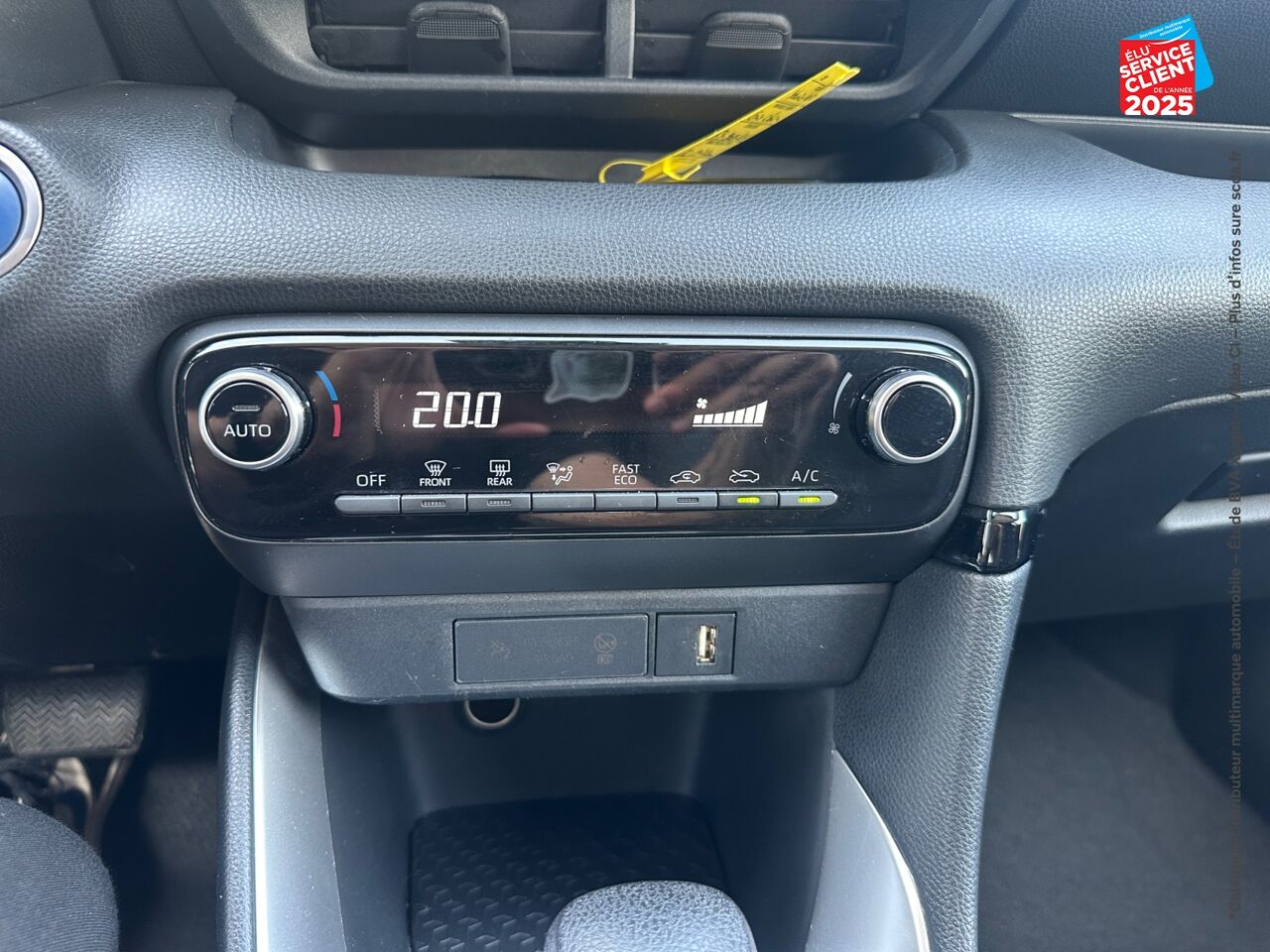 Véhicule d'occasion TOYOTA YARIS 116H DESIGN 5P CAMERA CARPLAY chez Toyota Besançon