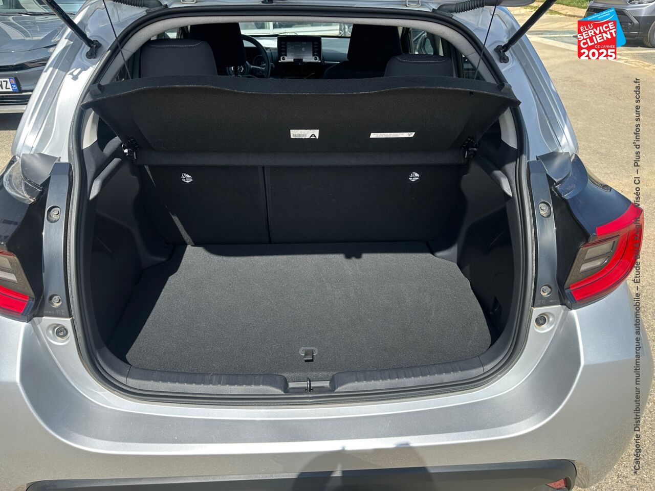 Véhicule d'occasion TOYOTA YARIS 116H DESIGN 5P CAMERA CARPLAY chez Toyota Besançon