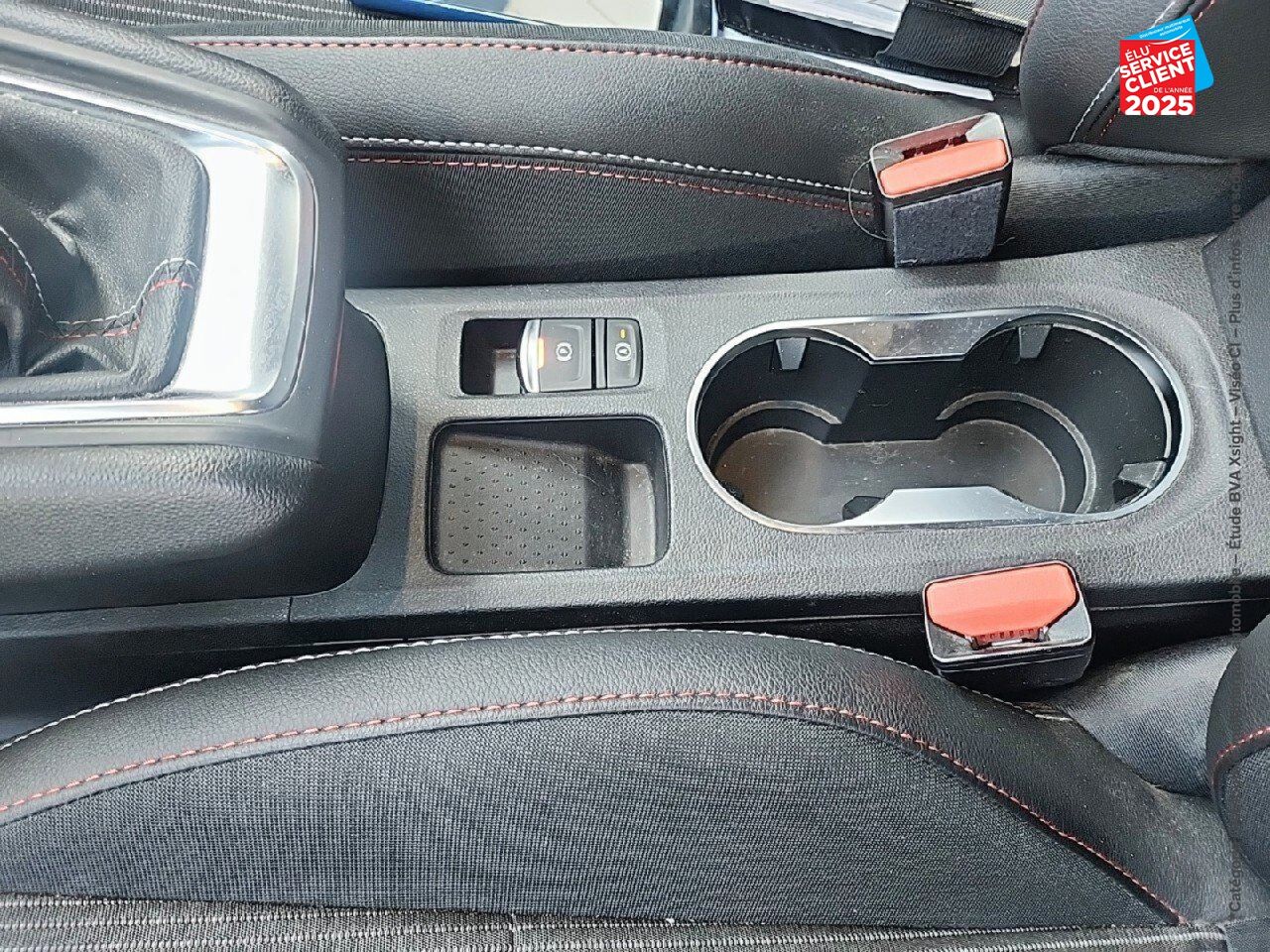 Véhicule d'occasion RENAULT CAPTUR 1.3 TCE 140CH FAP RS LINE -21B chez Renault Saint-Louis
