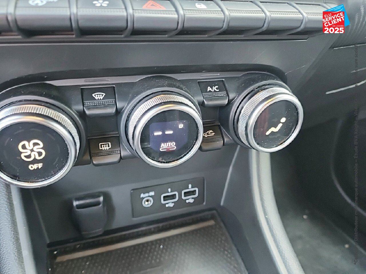 Véhicule d'occasion RENAULT CAPTUR 1.3 TCE 140CH FAP RS LINE -21B chez Renault Saint-Louis