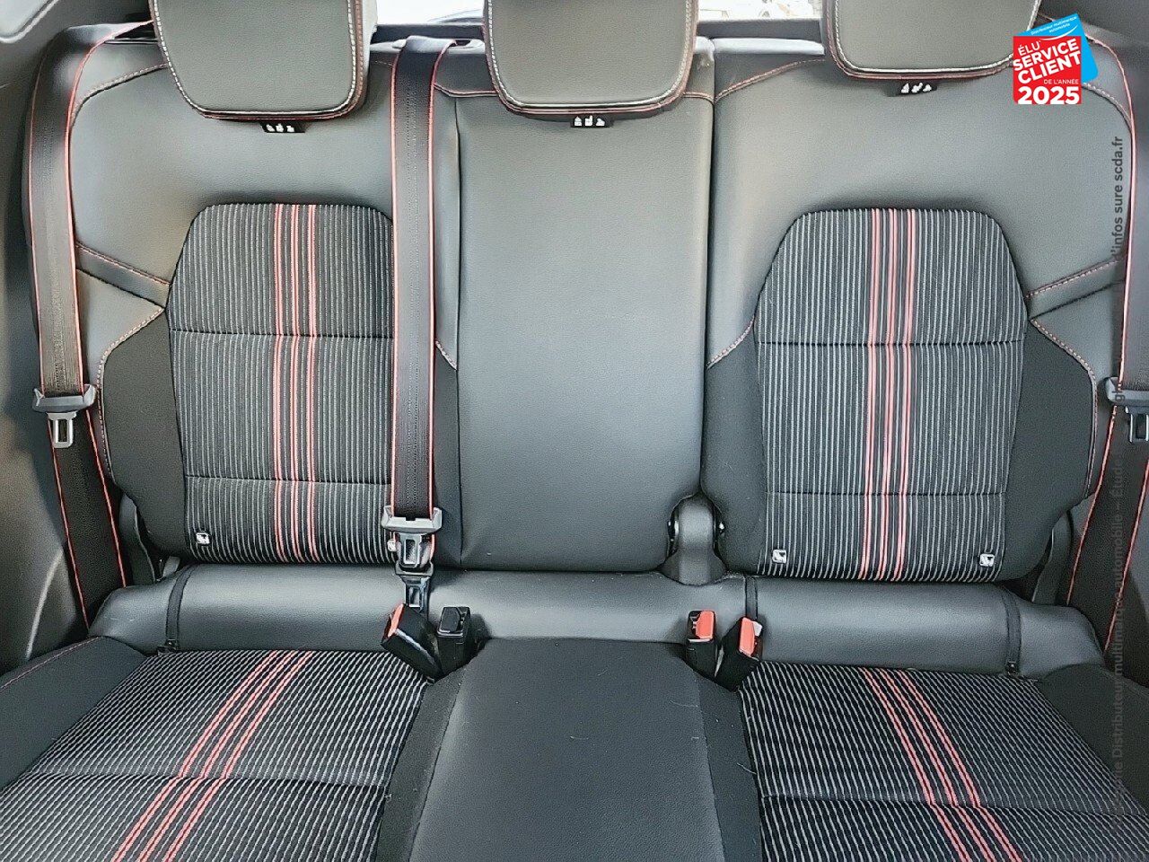 Véhicule d'occasion RENAULT CAPTUR 1.3 TCE 140CH FAP RS LINE -21B chez Renault Saint-Louis