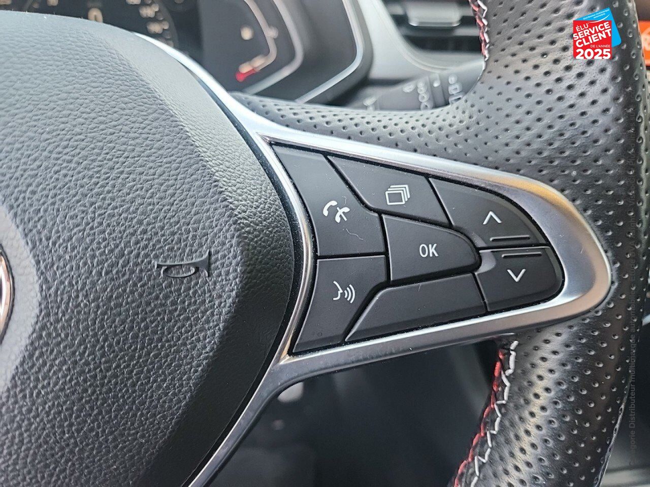 Véhicule d'occasion RENAULT CAPTUR 1.3 TCE 140CH FAP RS LINE -21B chez Renault Saint-Louis