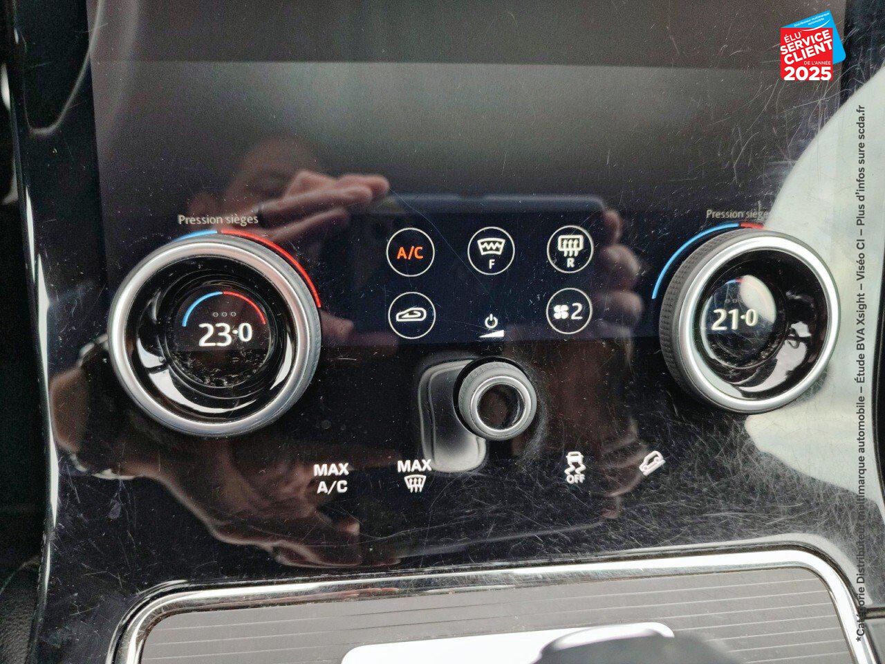 Véhicule d'occasion LAND-ROVER RANGE ROVER EVOQUE 2.0 D 180CH R-DYNAMIC SE AWD BVA chez Renault Saint-Louis