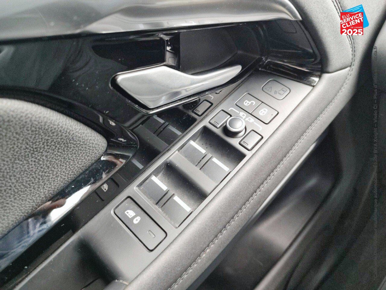 Véhicule d'occasion LAND-ROVER RANGE ROVER EVOQUE 2.0 D 180CH R-DYNAMIC SE AWD BVA chez Renault Saint-Louis