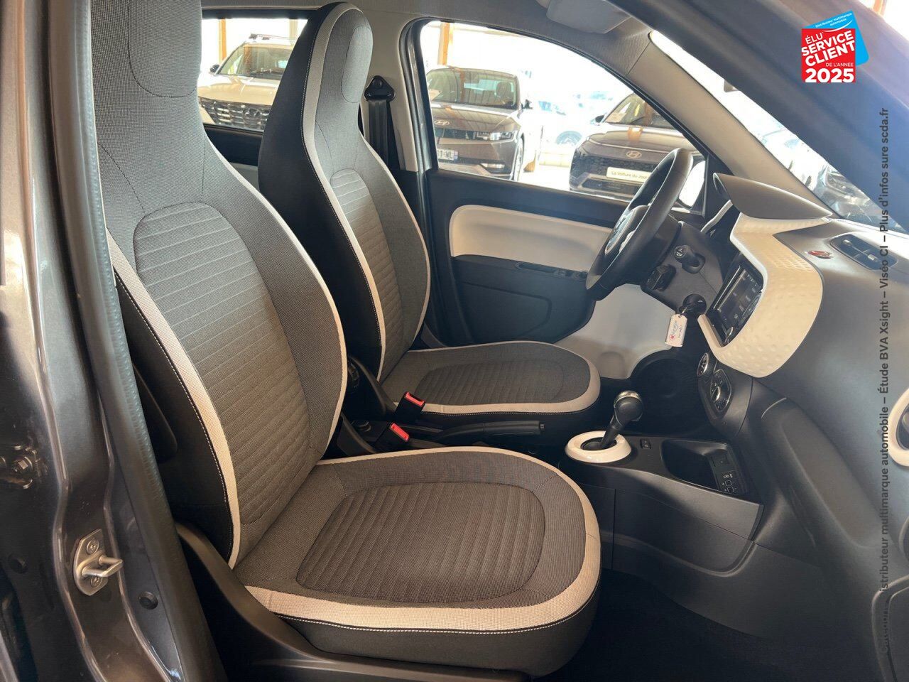 Véhicule d'occasion RENAULT TWINGO E-TECH ELECTRIC EQUILIBRE R80 ACHAT INTEGRAL chez Toyota Metz