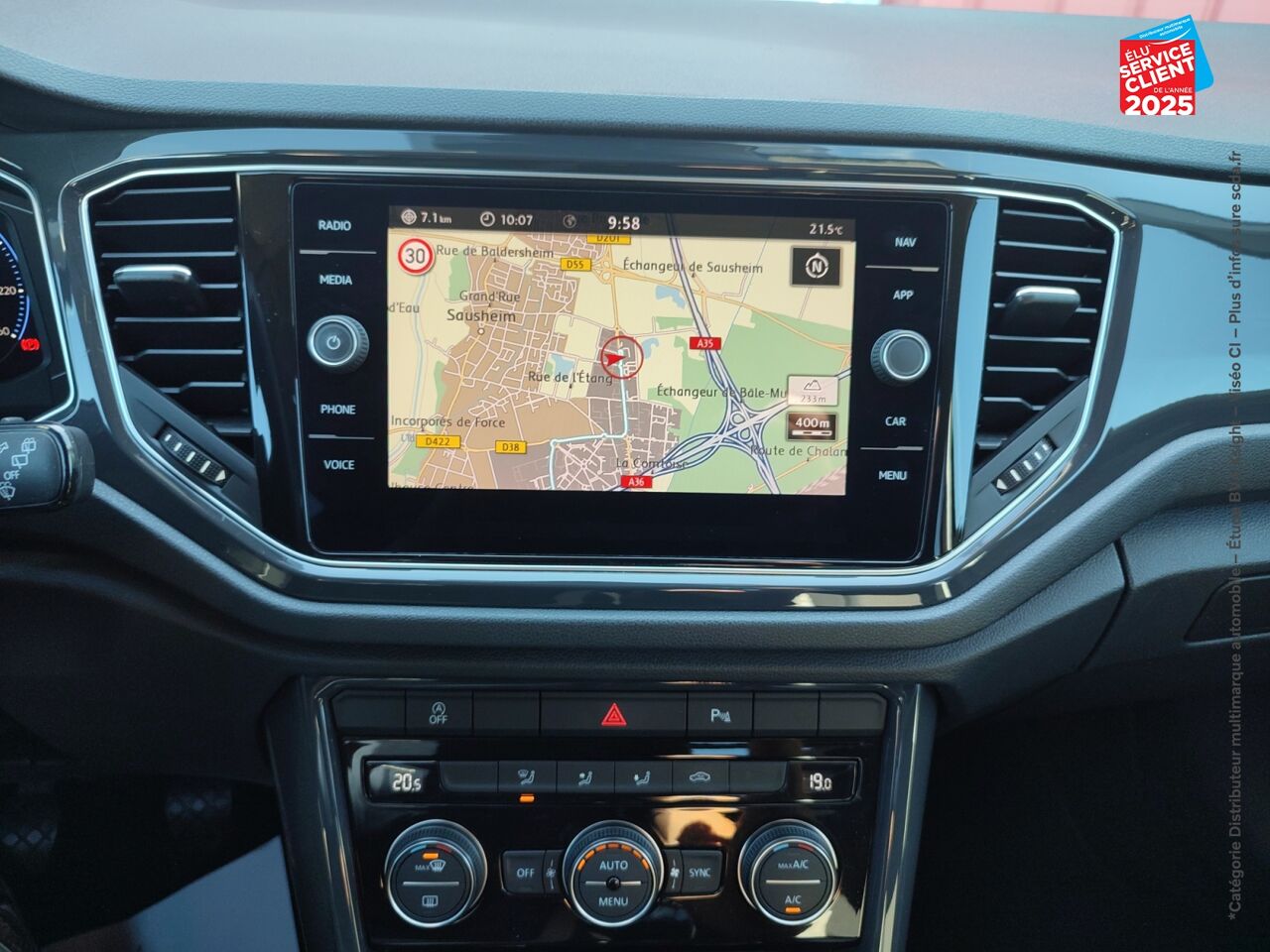 Véhicule d'occasion VOLKSWAGEN T-ROC 1.5 TSI EVO 150CH CARAT chez Renault Saint-Louis