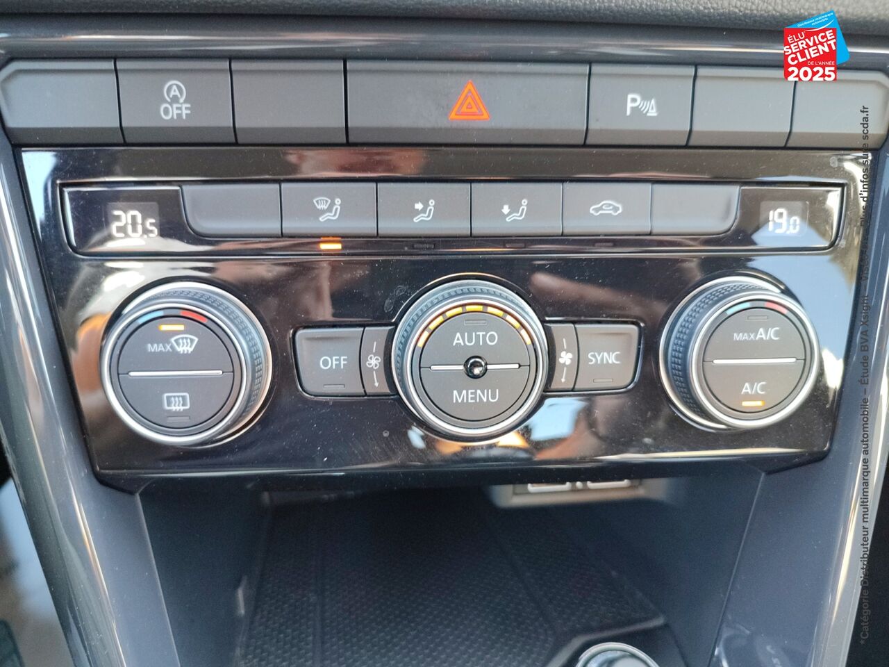 Véhicule d'occasion VOLKSWAGEN T-ROC 1.5 TSI EVO 150CH CARAT chez Renault Saint-Louis