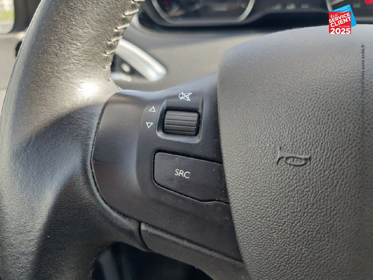 Véhicule d'occasion PEUGEOT 208 1.2 PURETECH 82CH STYLE 5P GPS CARPLAY chez Renault Saint-Louis