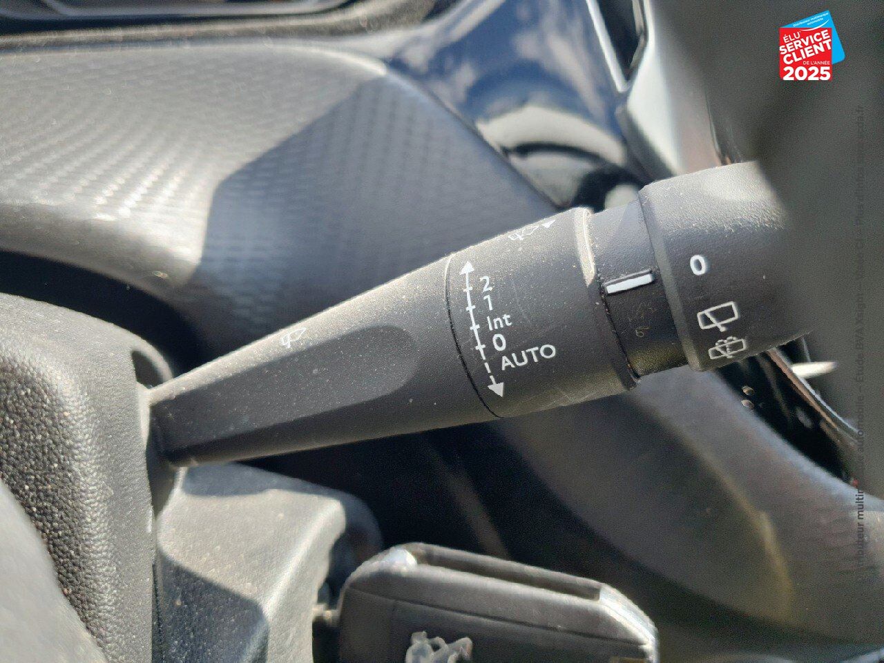 Véhicule d'occasion PEUGEOT 208 1.2 PURETECH 82CH STYLE 5P GPS CARPLAY chez Renault Saint-Louis