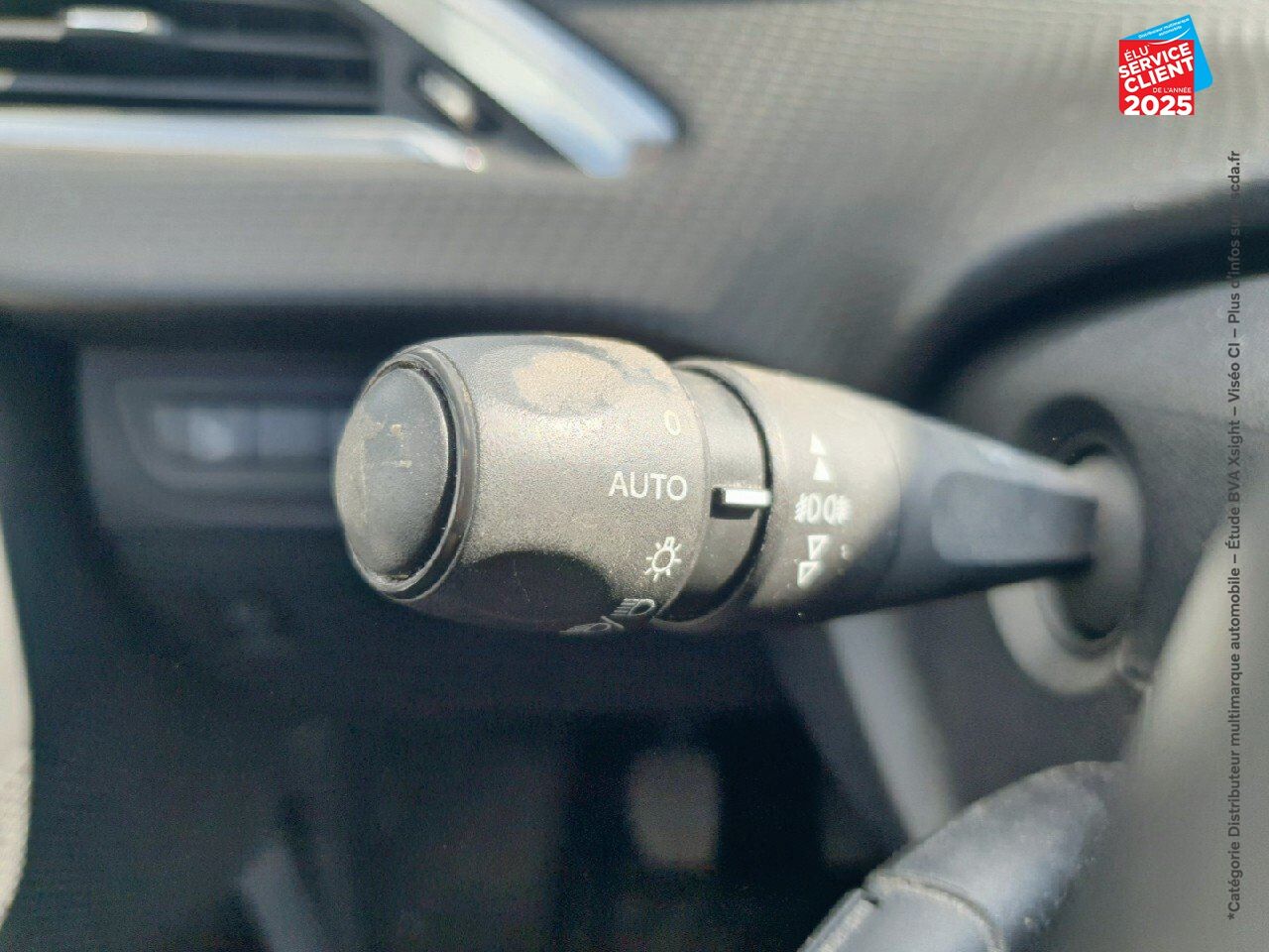 Véhicule d'occasion PEUGEOT 208 1.2 PURETECH 82CH STYLE 5P GPS CARPLAY chez Renault Saint-Louis