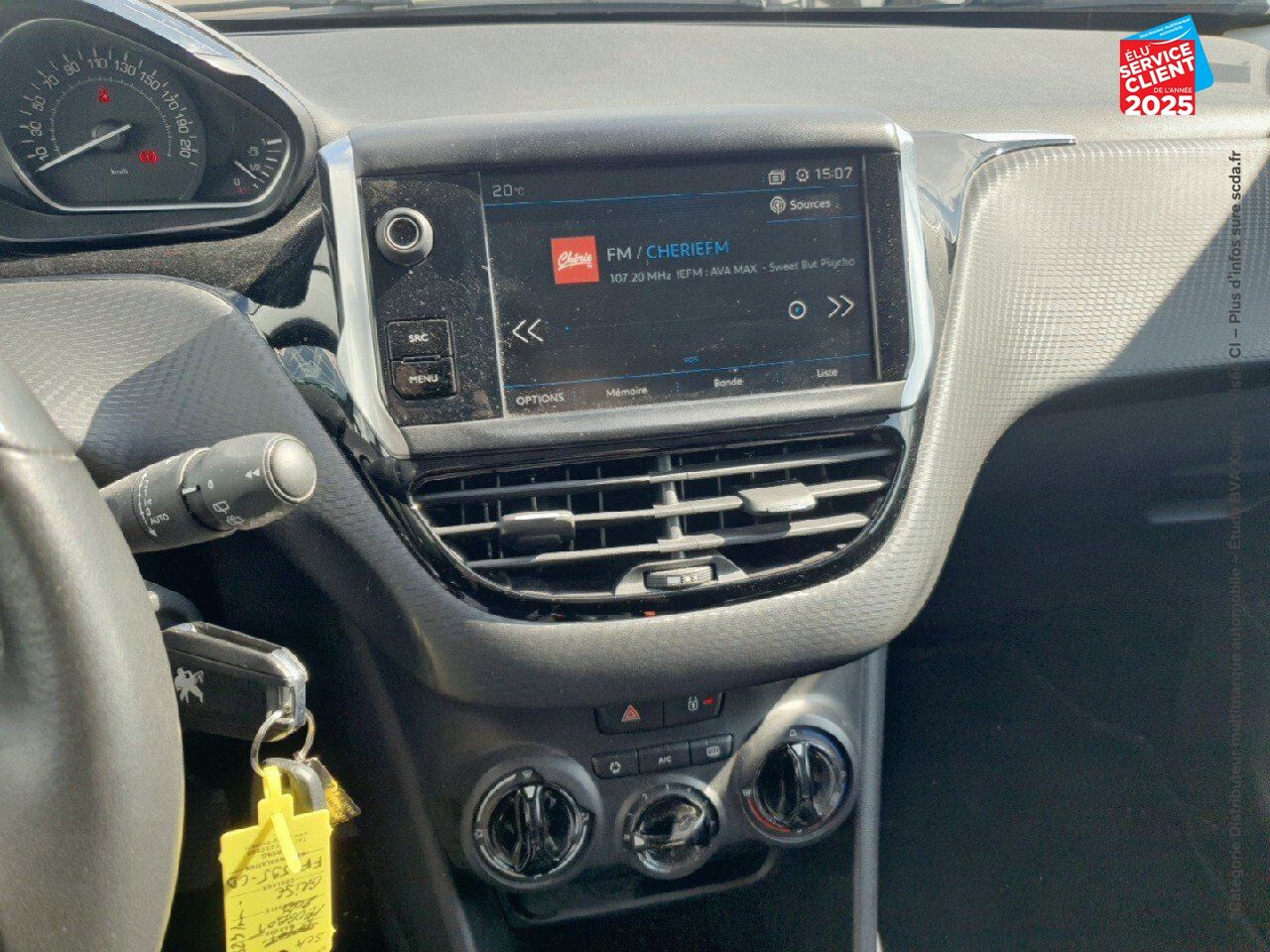 Véhicule d'occasion PEUGEOT 208 1.2 PURETECH 82CH STYLE 5P GPS CARPLAY chez Renault Saint-Louis