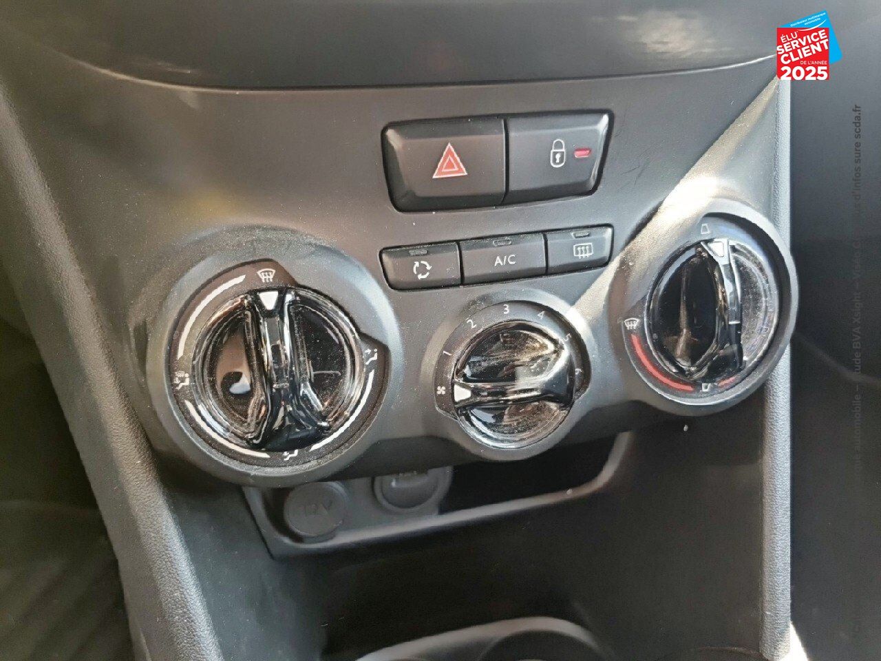 Véhicule d'occasion PEUGEOT 208 1.2 PURETECH 82CH STYLE 5P GPS CARPLAY chez Renault Saint-Louis