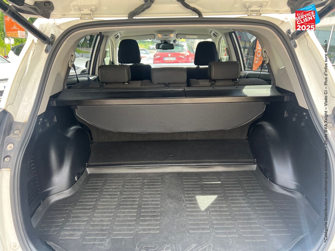 Véhicule d'occasion TOYOTA RAV4 197 HYBRIDE DYNAMIC 2WD CVT CAMERA chez Renault Colmar