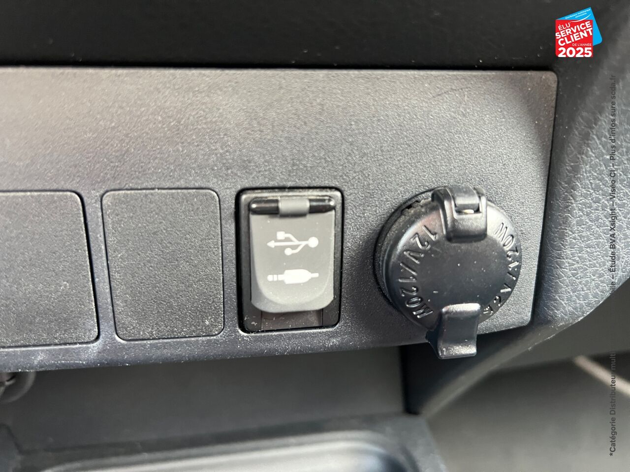 Véhicule d'occasion TOYOTA RAV4 197 HYBRIDE DYNAMIC 2WD CVT CAMERA chez Renault Colmar