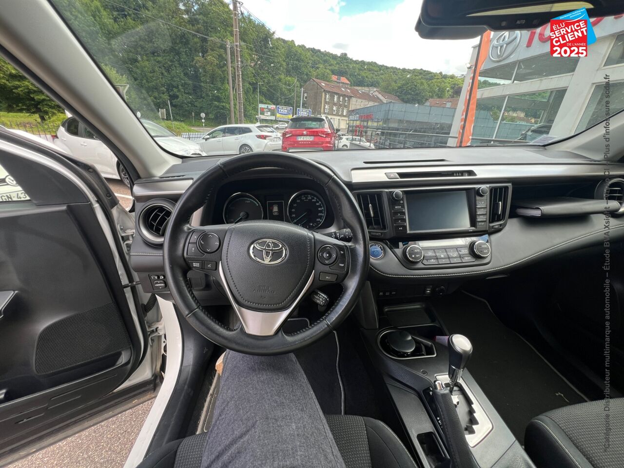 Véhicule d'occasion TOYOTA RAV4 197 HYBRIDE DYNAMIC 2WD CVT CAMERA chez Renault Colmar