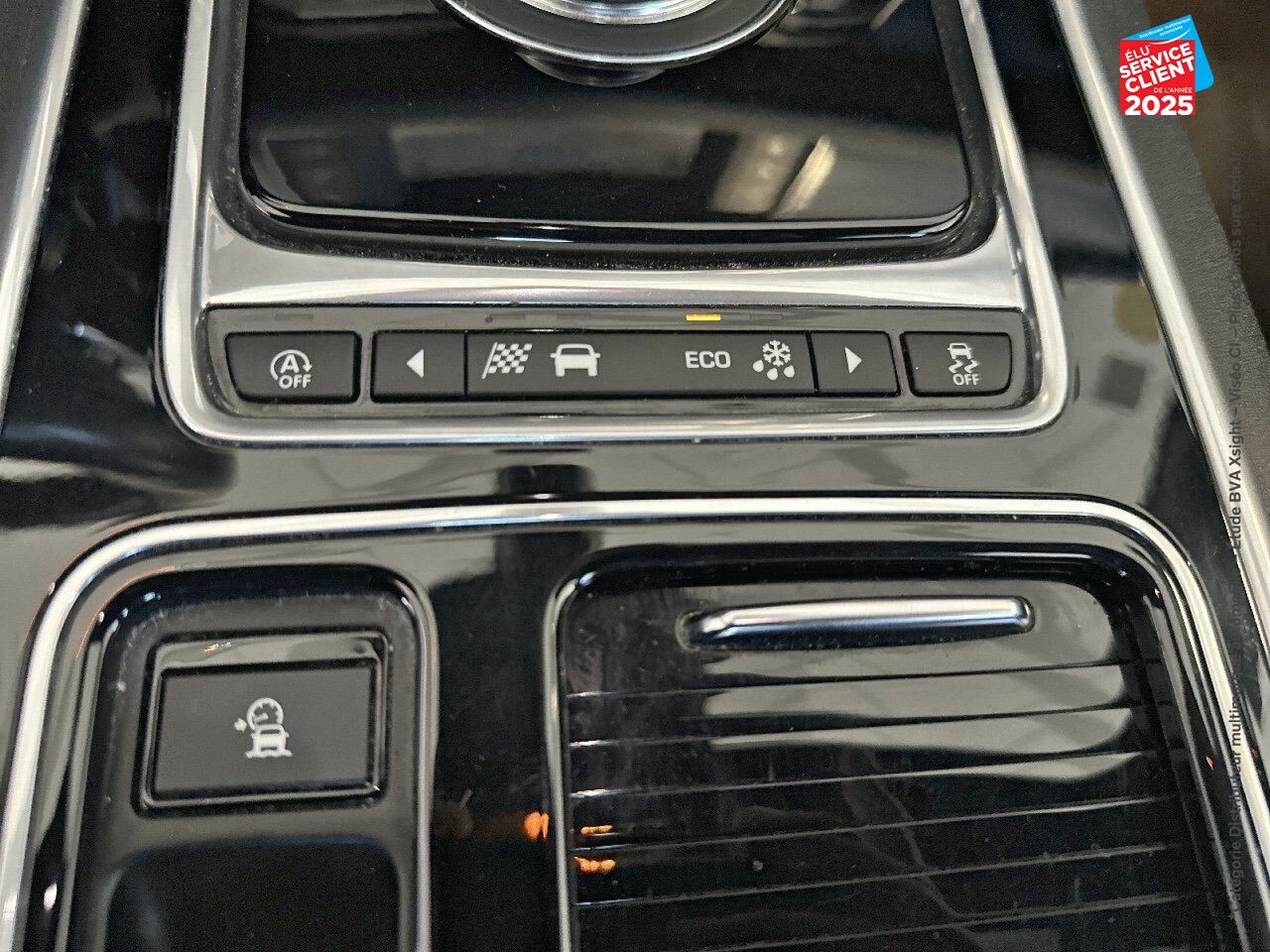Véhicule d'occasion JAGUAR XF 2.0D 240CH R-SPORT AWD BVA GPS chez Hyundai Epernay