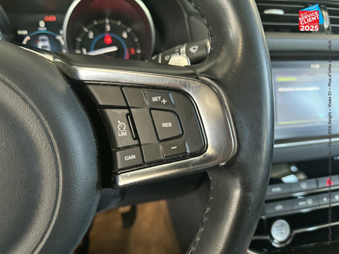 Véhicule d'occasion JAGUAR XF 2.0D 240CH R-SPORT AWD BVA GPS chez Hyundai Epernay