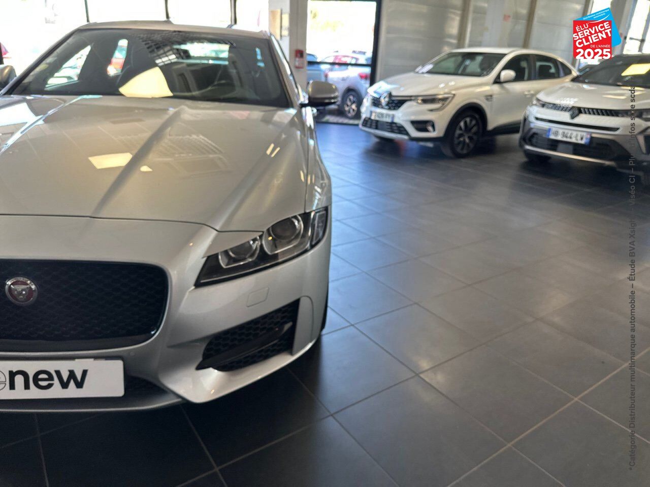 Véhicule d'occasion JAGUAR XF 2.0D 240CH R-SPORT AWD BVA GPS chez Hyundai Epernay
