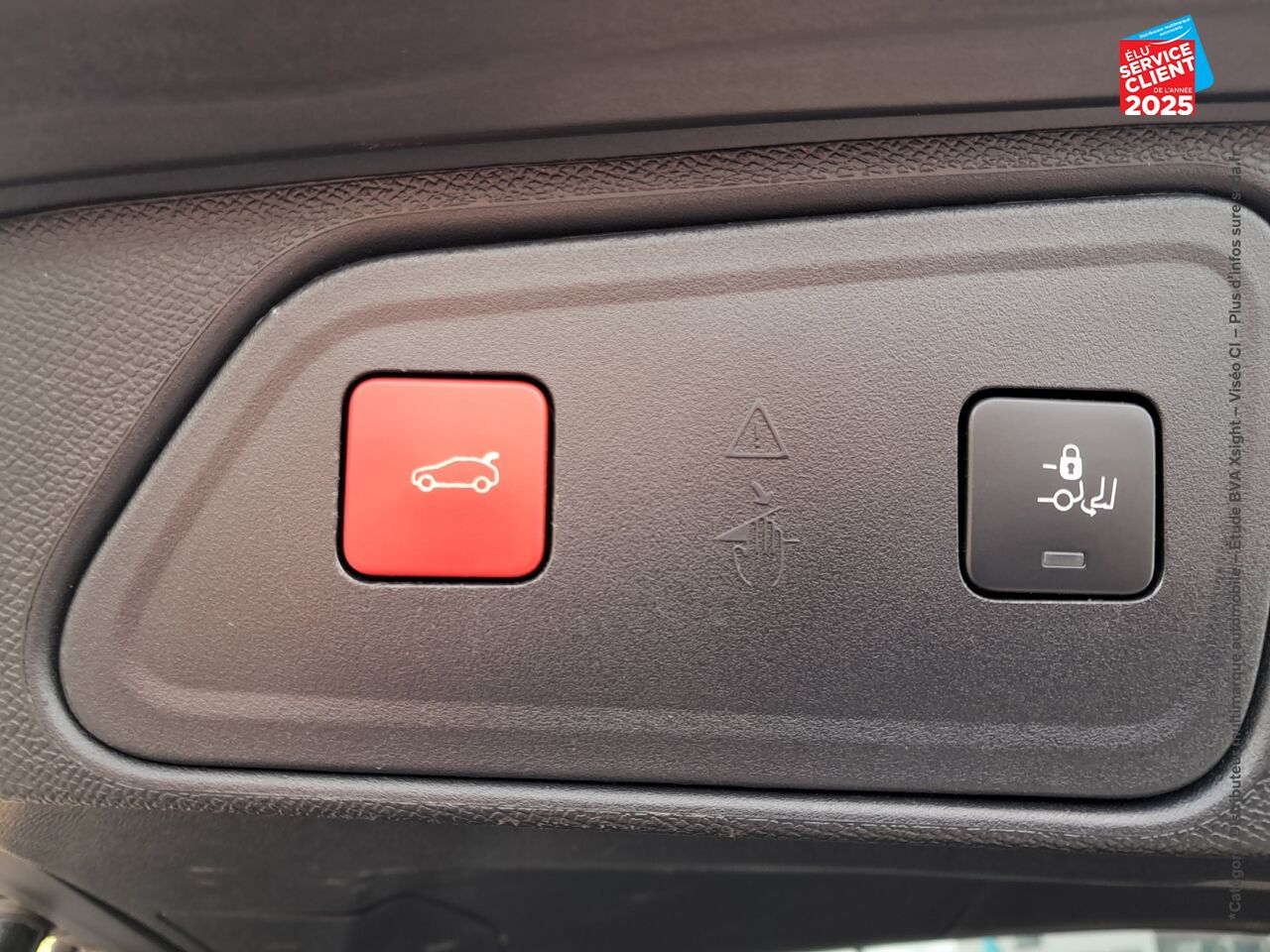 Véhicule d'occasion PEUGEOT 3008 HYBRID4 300CH GT PACK E-EAT8 chez Hyundai Epernay