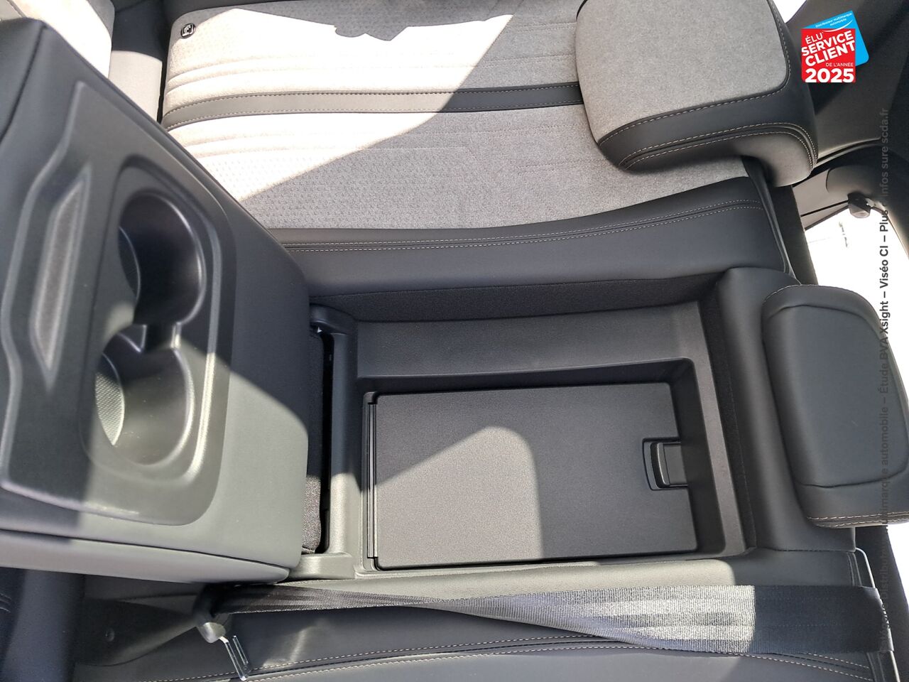 Véhicule d'occasion PEUGEOT 3008 HYBRID4 300CH GT PACK E-EAT8 chez Hyundai Epernay
