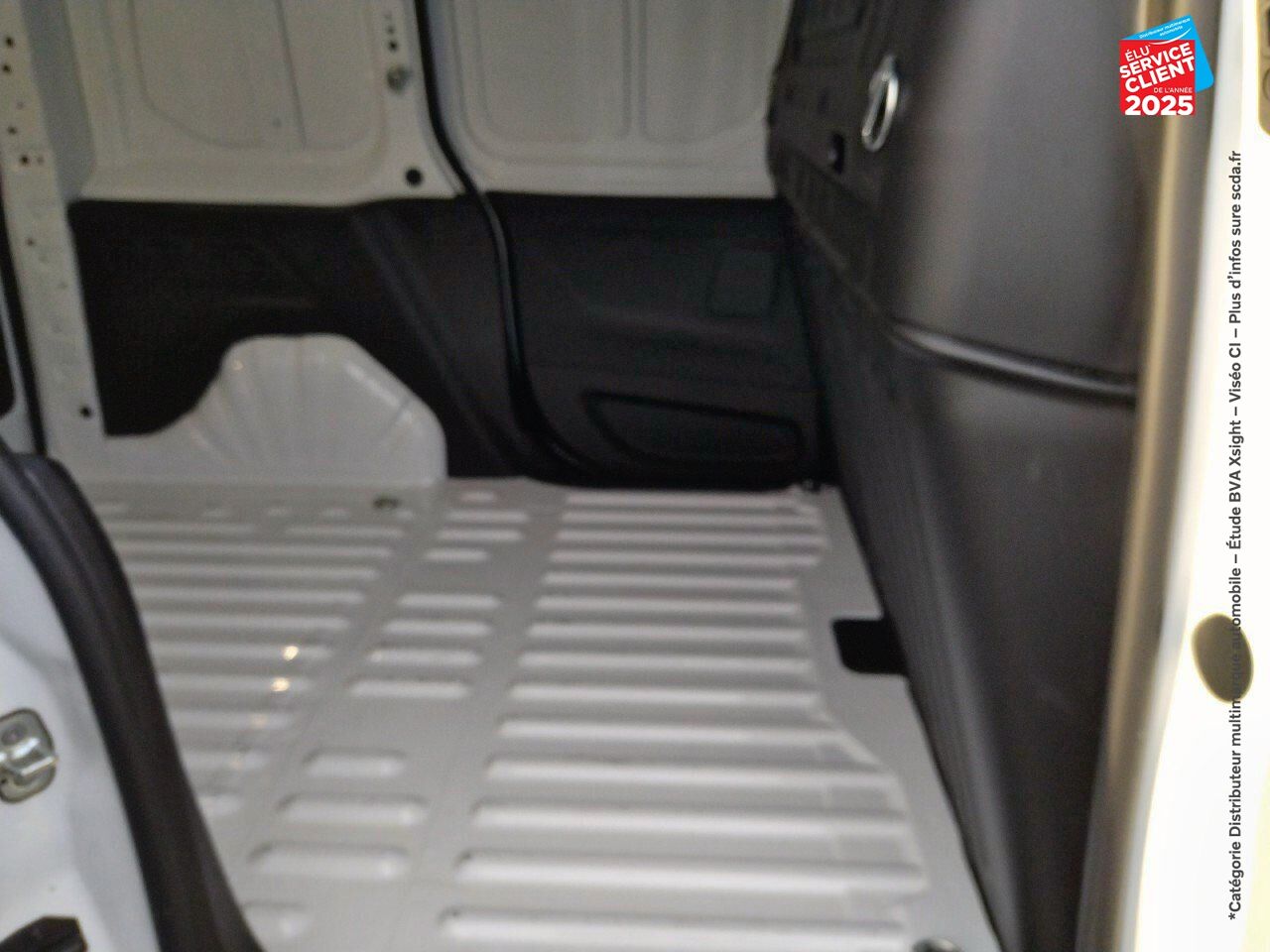 Véhicule d'occasion PEUGEOT PARTNER STANDARD 650KG BLUEHDI 100CH S/S PREMIUM chez Renault Colmar