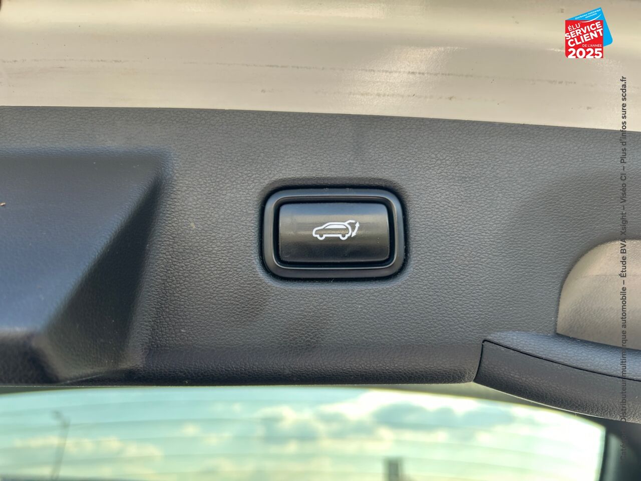 Véhicule d'occasion HYUNDAI TUCSON 1.6 T-GDI 230CH HYBRID EXECUTIVE BVA6 TOUVRANT SIEGES CHAUF/VENTIL/CUIR VOLANT CHAUF ATTELAGE chez Toyota Verdun