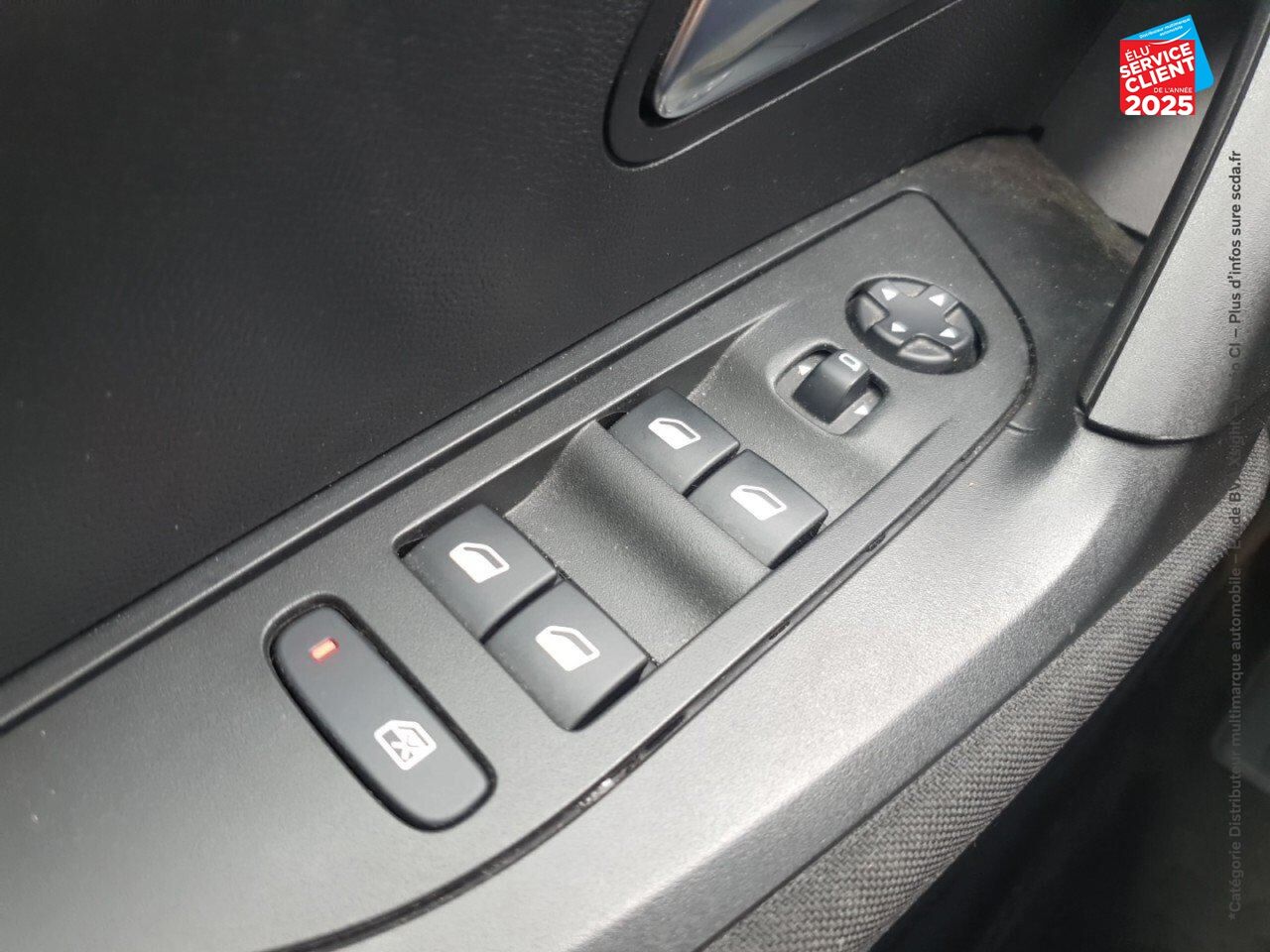 Véhicule d'occasion PEUGEOT 2008 1.2 PURETECH 100CH SS ACTIVE 5CV chez Opel Verdun