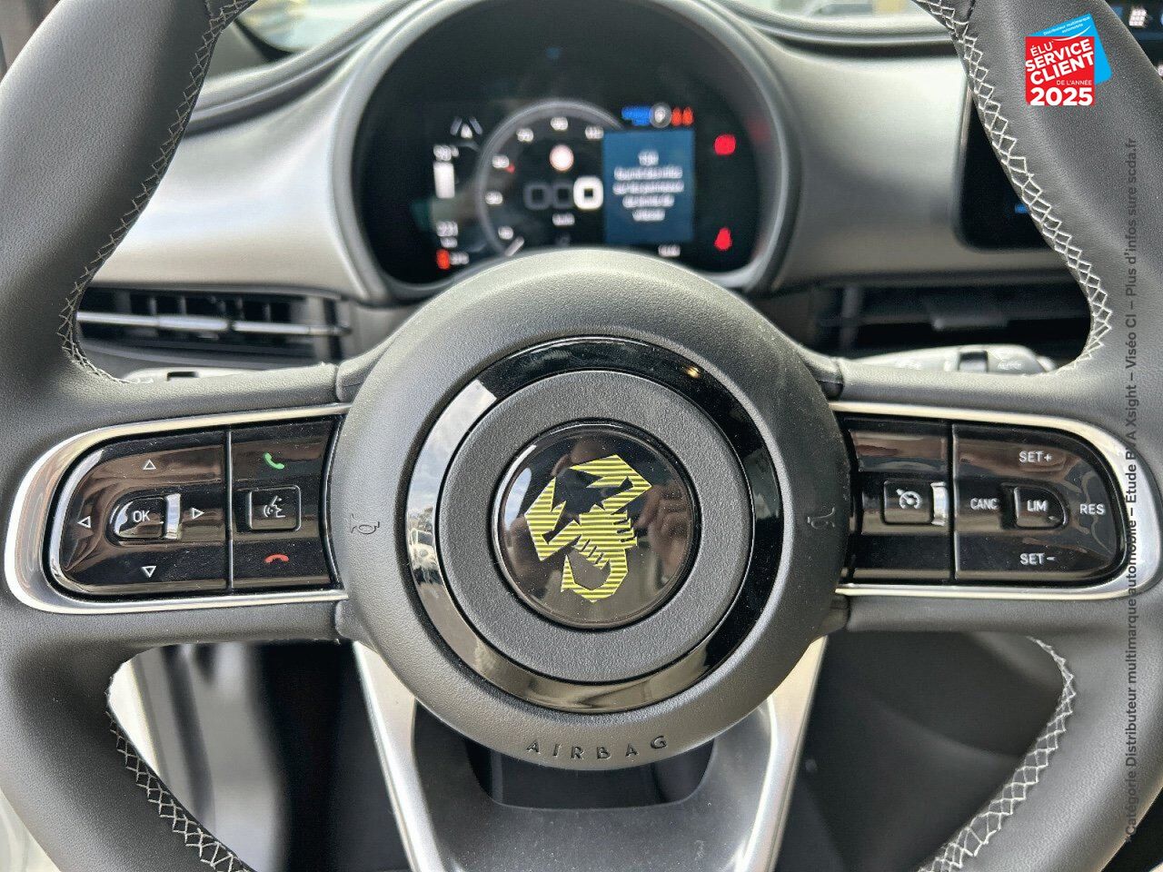 Véhicule d'occasion ABARTH 500C E 155CH PACK 4CV chez BMW Besançon