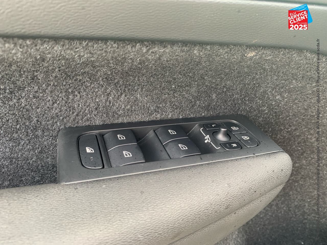 Véhicule d'occasion VOLVO XC40 T3 163CH R-DESIGN GEARTRONIC 8 CAMERA CARPLAY chez Hyundai Chalons