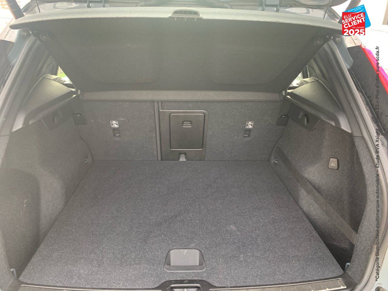 Véhicule d'occasion VOLVO XC40 T3 163CH R-DESIGN GEARTRONIC 8 CAMERA CARPLAY chez Hyundai Chalons