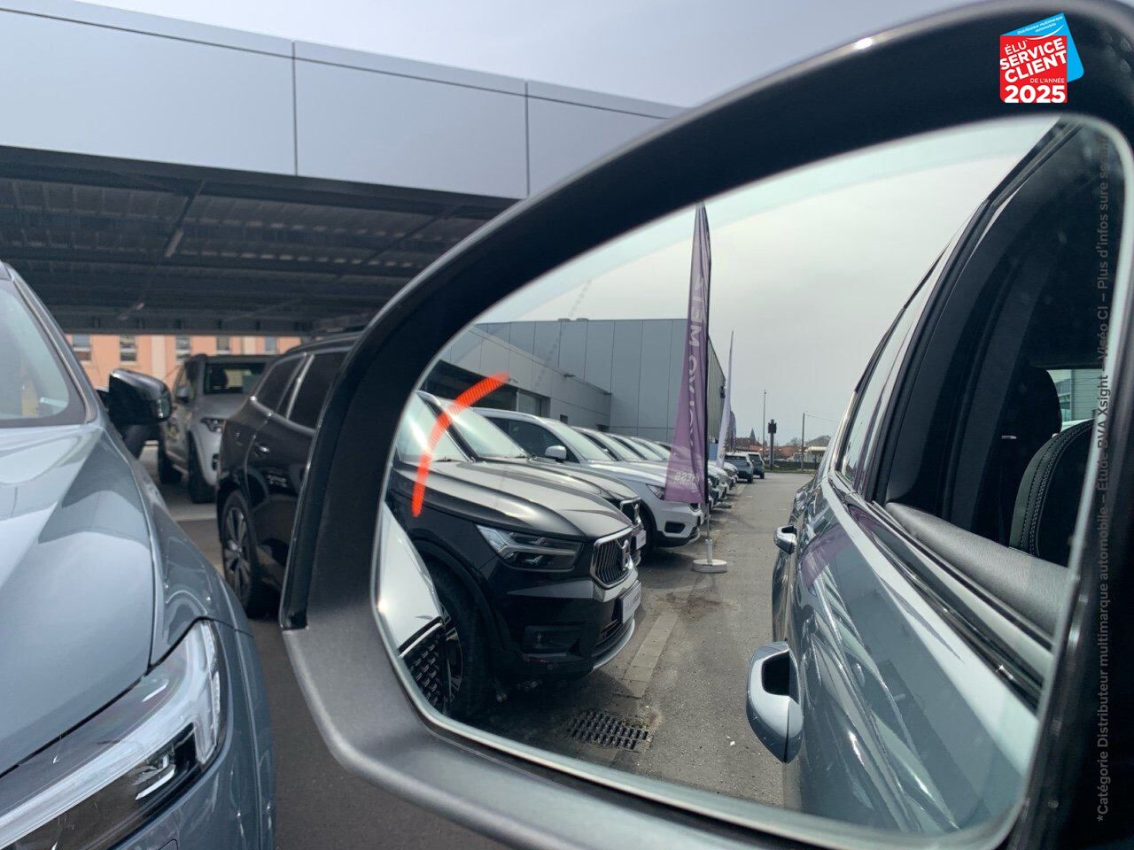 Véhicule d'occasion VOLVO XC40 T3 163CH R-DESIGN GEARTRONIC 8 CAMERA CARPLAY chez Hyundai Chalons