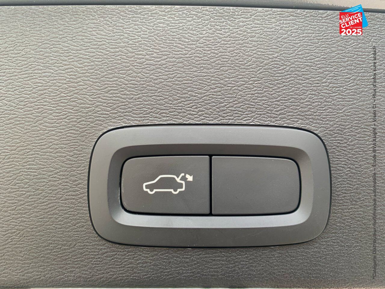 Véhicule d'occasion VOLVO XC40 T3 163CH R-DESIGN GEARTRONIC 8 CAMERA CARPLAY chez Hyundai Chalons