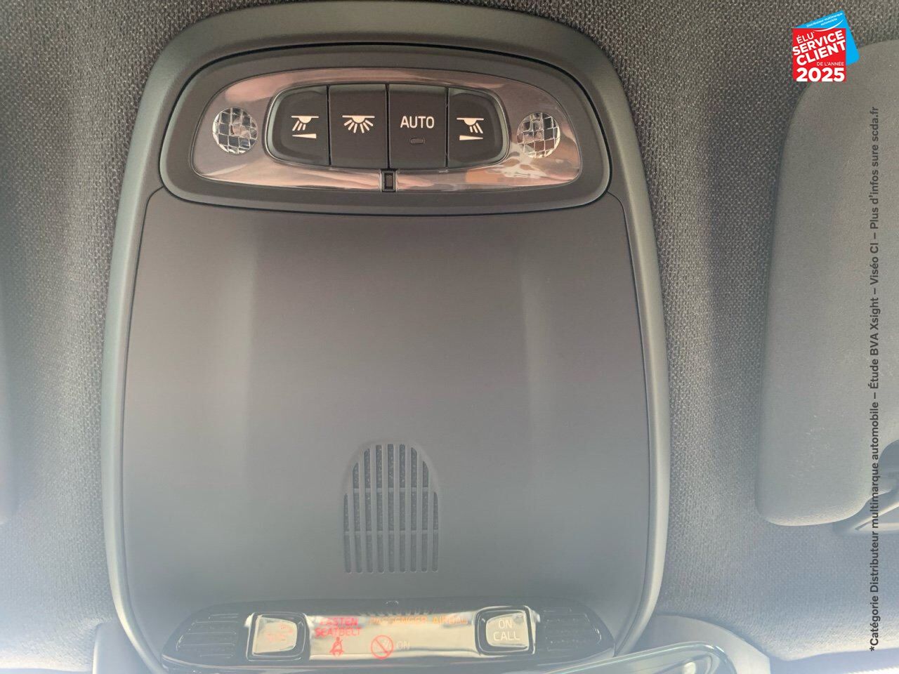 Véhicule d'occasion VOLVO XC40 T3 163CH R-DESIGN GEARTRONIC 8 CAMERA CARPLAY chez Hyundai Chalons