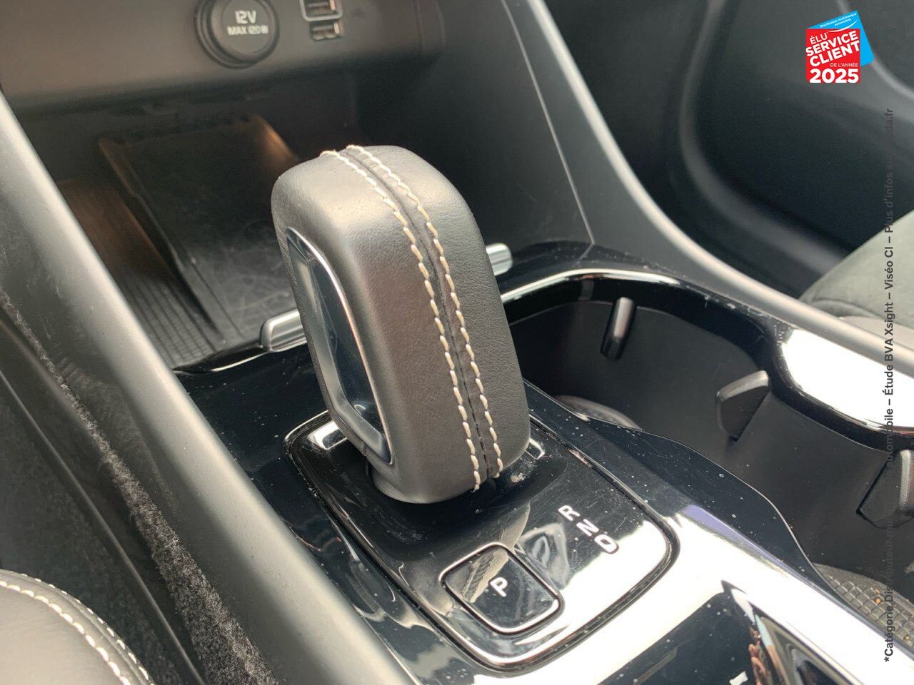 Véhicule d'occasion VOLVO XC40 T3 163CH R-DESIGN GEARTRONIC 8 CAMERA CARPLAY chez Hyundai Chalons