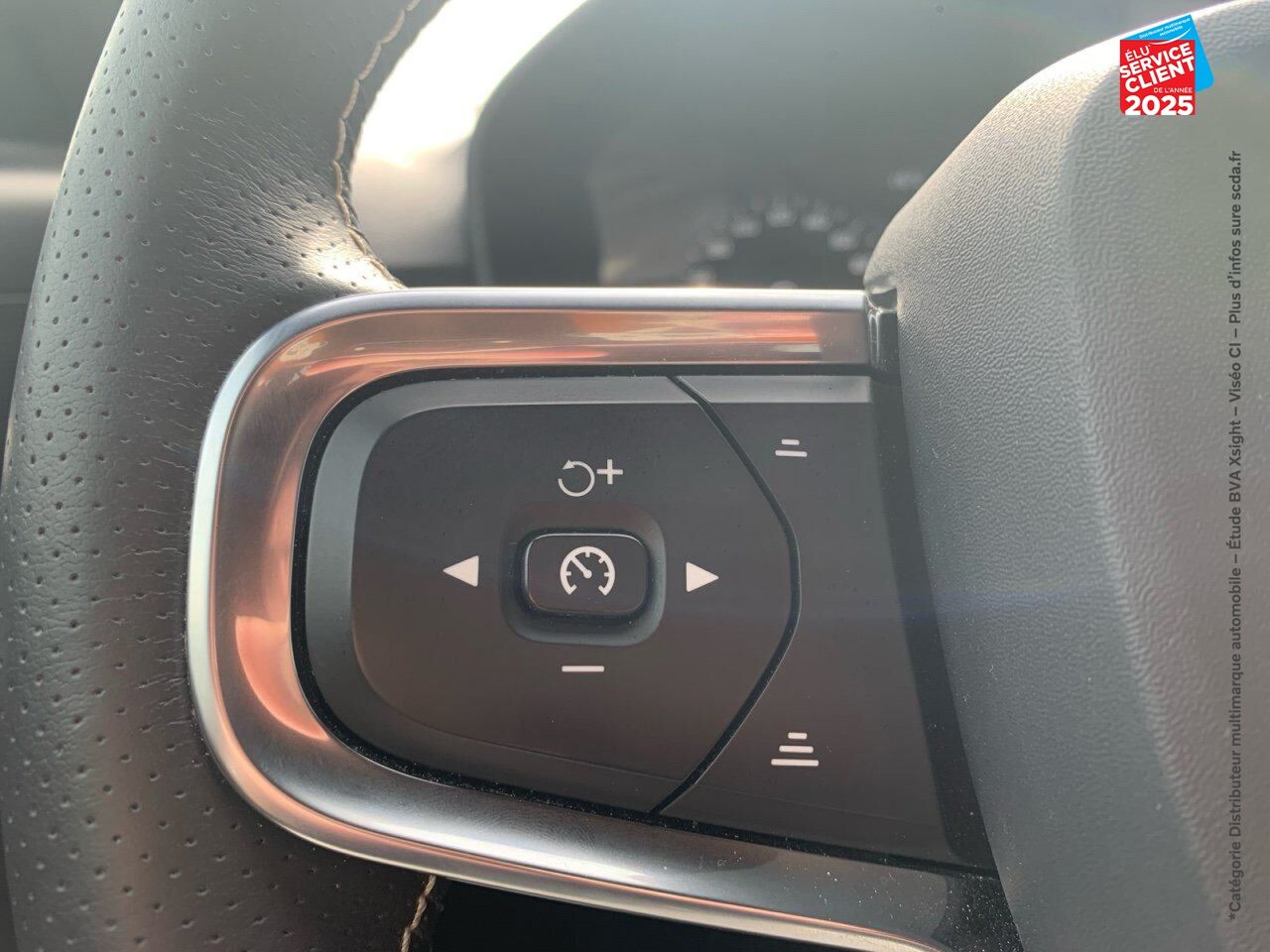 Véhicule d'occasion VOLVO XC40 T3 163CH R-DESIGN GEARTRONIC 8 CAMERA CARPLAY chez Hyundai Chalons